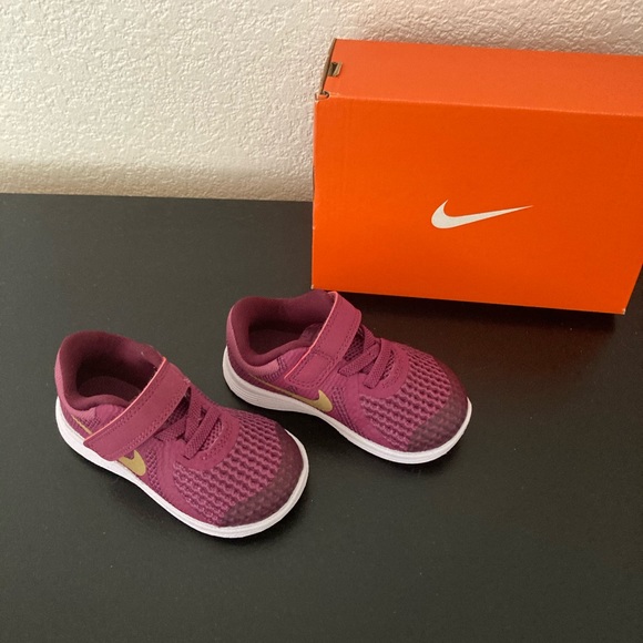 NEW NIKE REVOLUTION 4 SNEAKERS 4C GIRLS TODDLER CHILDREN INFANT SHOES BABY - Picture 12 of 16